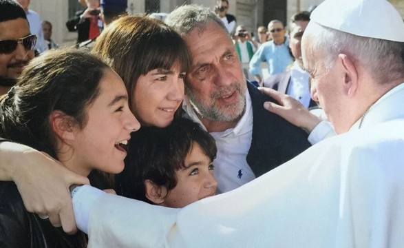 12 Refugiados sírios rumaram ao Vaticano com o Papa