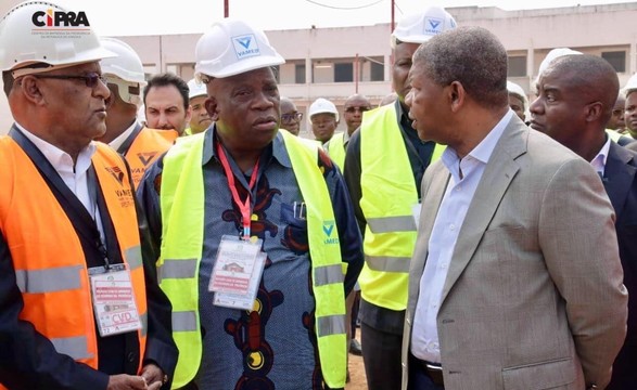 Presidente visita obras do hospital regional do Soyo