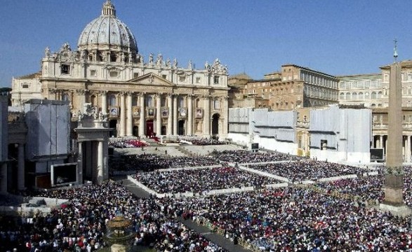 No Angelus Papa pede orações pela 1ª Conferência Humanitária Mundial