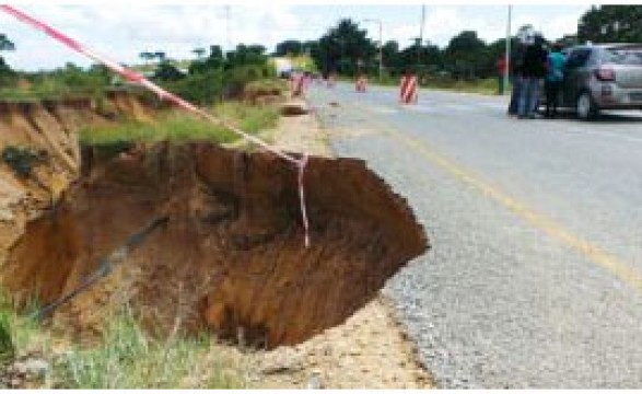 Ravinas ameaçam cortar a circulação rodoviária no Uíje