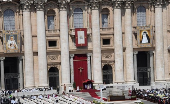 Igreja ganha dois novos Santos