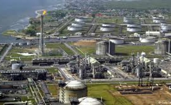 Consequências da queda do preço do petróleo em discussão em Luanda