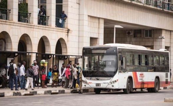 Governo angolano promete retirar licenças à empresas de transportes urbanos