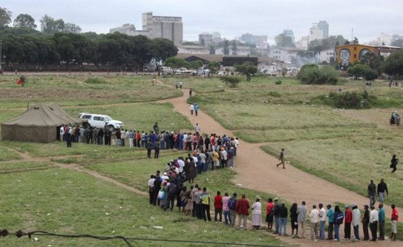 Igrejas pedem solução pacífica às irregularidades das eleições em Zimbabué