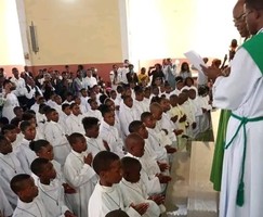 Dom Zacarias admitiu 165 novos Acólitos na Arquidiocese do Lubango