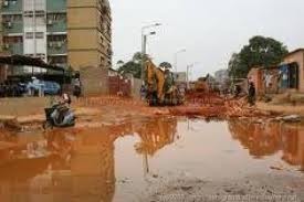 Aguas paradas no Sambizanga incomodam moradores 