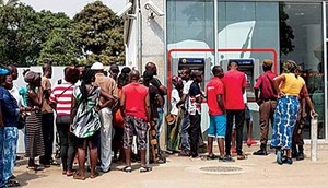 ATMS em Luanda registam escassez de dinheiro