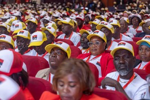 Na auscultação aos CAPS, presidente do MPLA acusa oposição