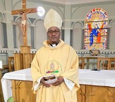 Fiéis da Diocese de Caxito celebram com júbilo aniversário episcopal de Dom Camuto