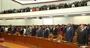 Deputados da NA rendem tributo a Nelson Mandela