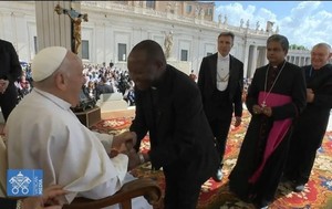 D. Vicente Sanonbo encontra-se com Papa