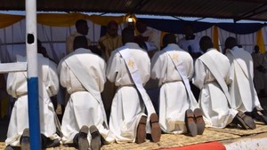 Missionários salesianos de Dom Bosco reforçados com seis novos sacerdotes.