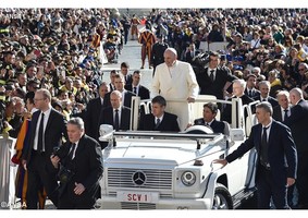 Papa diz que Igreja não precisa de “dinheiro sujo”