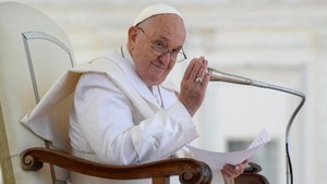 O Papa: a homilia deve ajudar a transferir a Palavra de Deus do livro para a vida