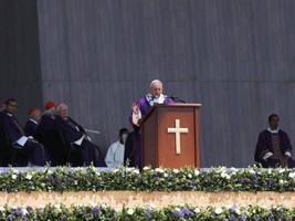 Papa Francisco denúncia “traficantes da morte”