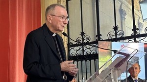 Parolin: a democracia está em crise, também aos católicos a missão de preenchê-la de valores