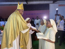 Imãs Predilectas em festa com a profissão religiosa de 2 irmãs