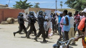 Professores dos municípios de Buco Zau e Belize manifestam-se