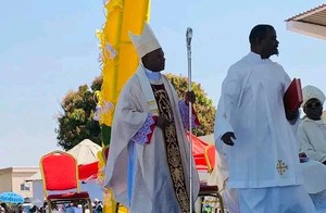 Bispo do Bié reza com fiéis de Longonjo