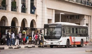 Governo angolano promete retirar licenças à empresas de transportes urbanos