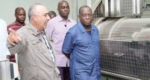 Manuel Vicente Inaugura centro de analises em Cabinda